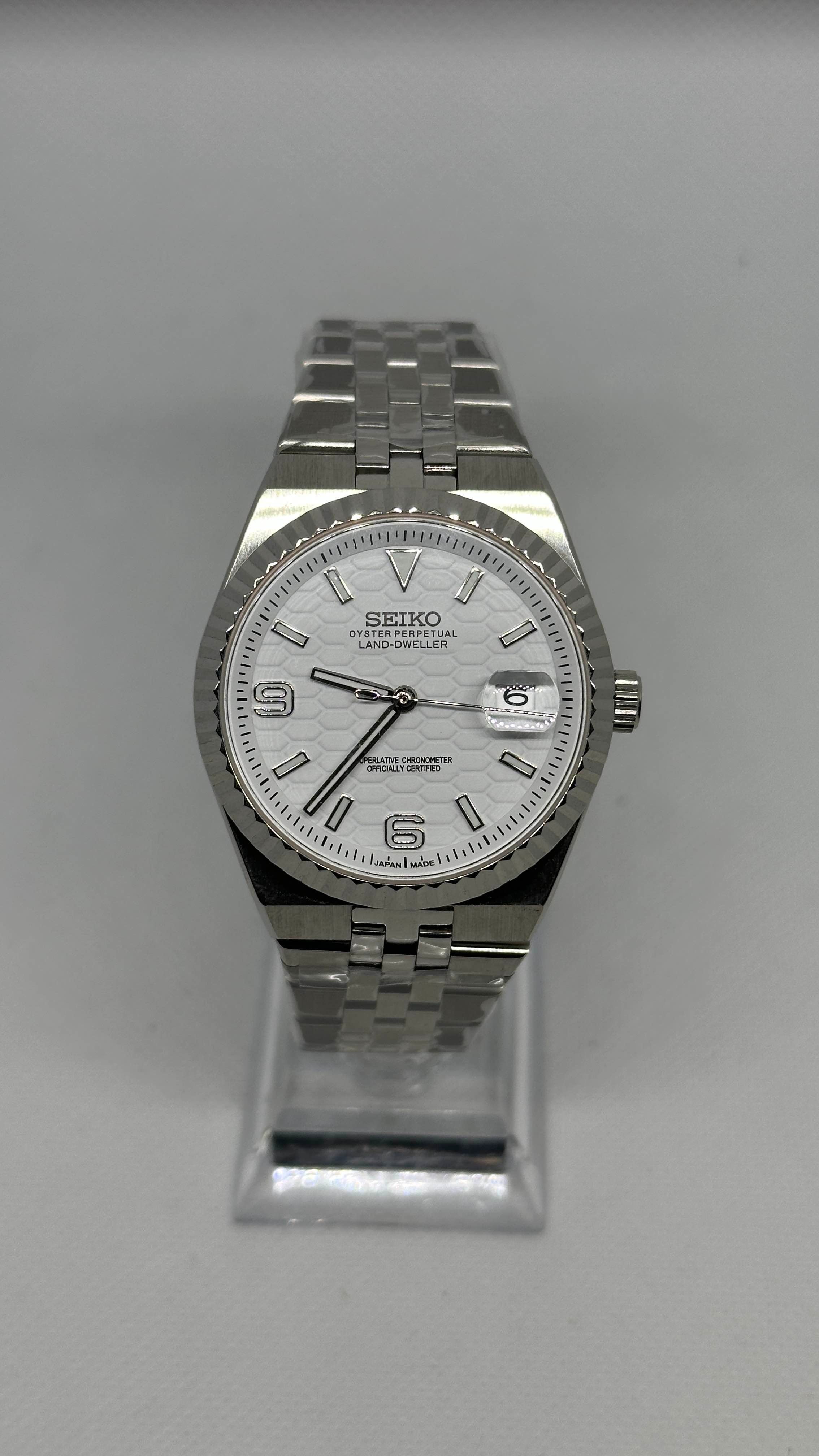 Land Dweller | Flat White