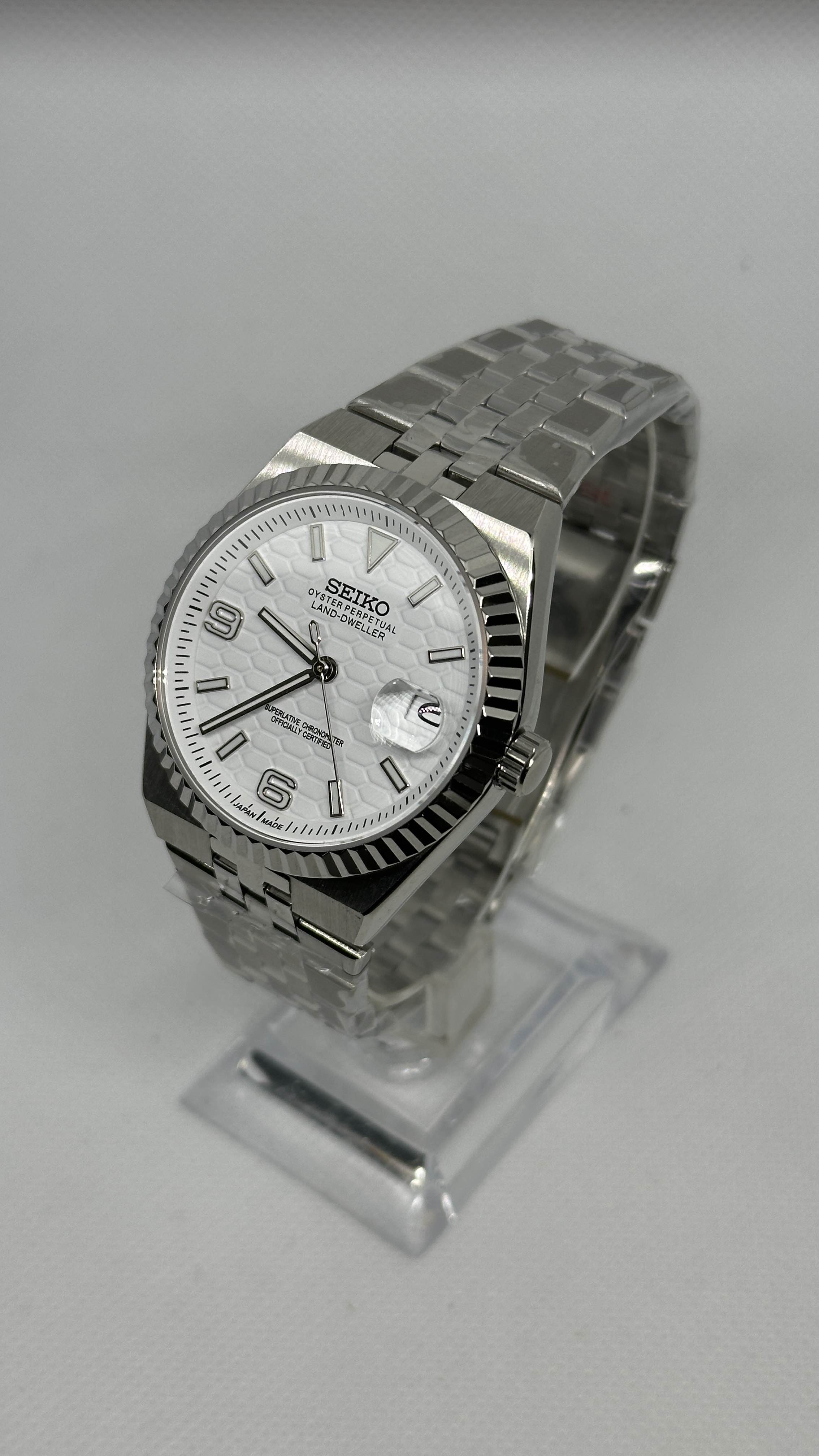 Land Dweller | Flat White